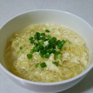 我が家の定番 卵とじの インスタントラーメン レシピ 作り方 By ラズベリっち 楽天レシピ 我が家の定番 卵とじの インスタントラーメン レシピ 作り方 By ラズベリっち 楽天レシピ